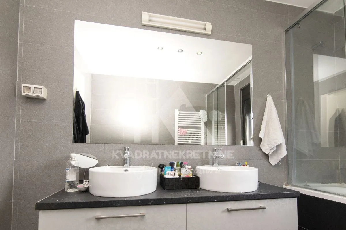 Sale, house, 250m², Tološi, Podgorica