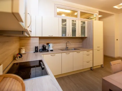 Izdavanje, dvosoban stan, 109m², Budva, Crna Gora - image 16