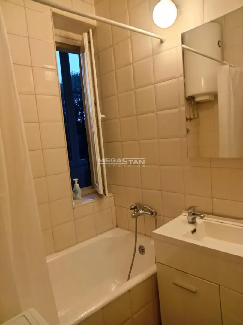 Izdavanje, dvosoban stan, 50m², Palilula Sve Podlokacije, Beograd