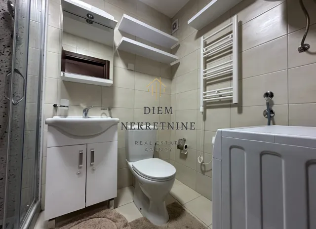 Izdavanje, jednosoban stan, 43m², Stari Aerodrom, Podgorica