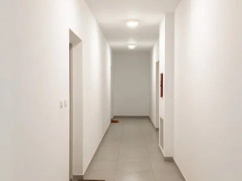 Prodaja, dvosoban stan, 75m², Stari Aerodrom, Podgorica - image 8