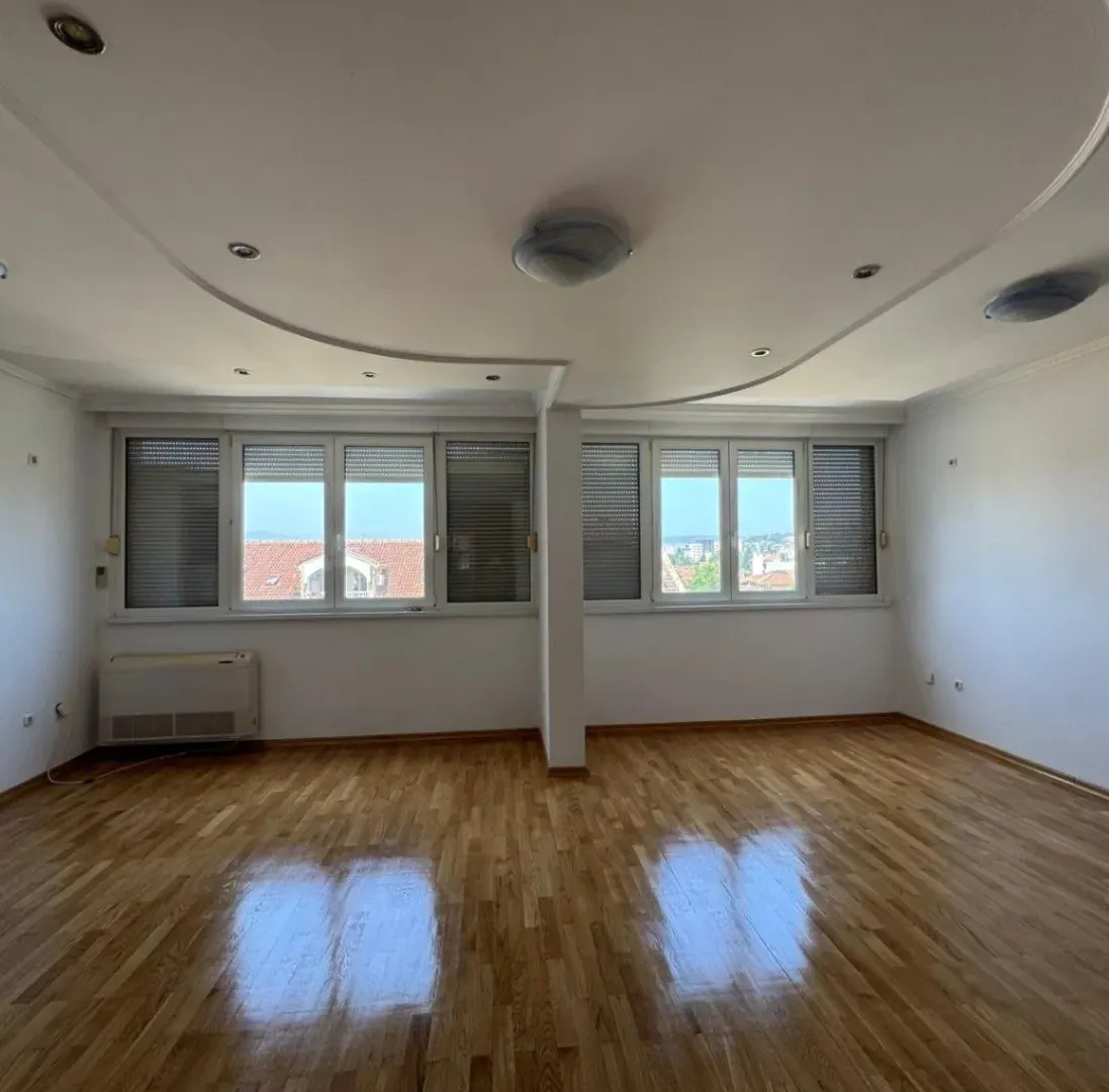 Rent, office space, 84m², Autobuska stanica, Podgorica