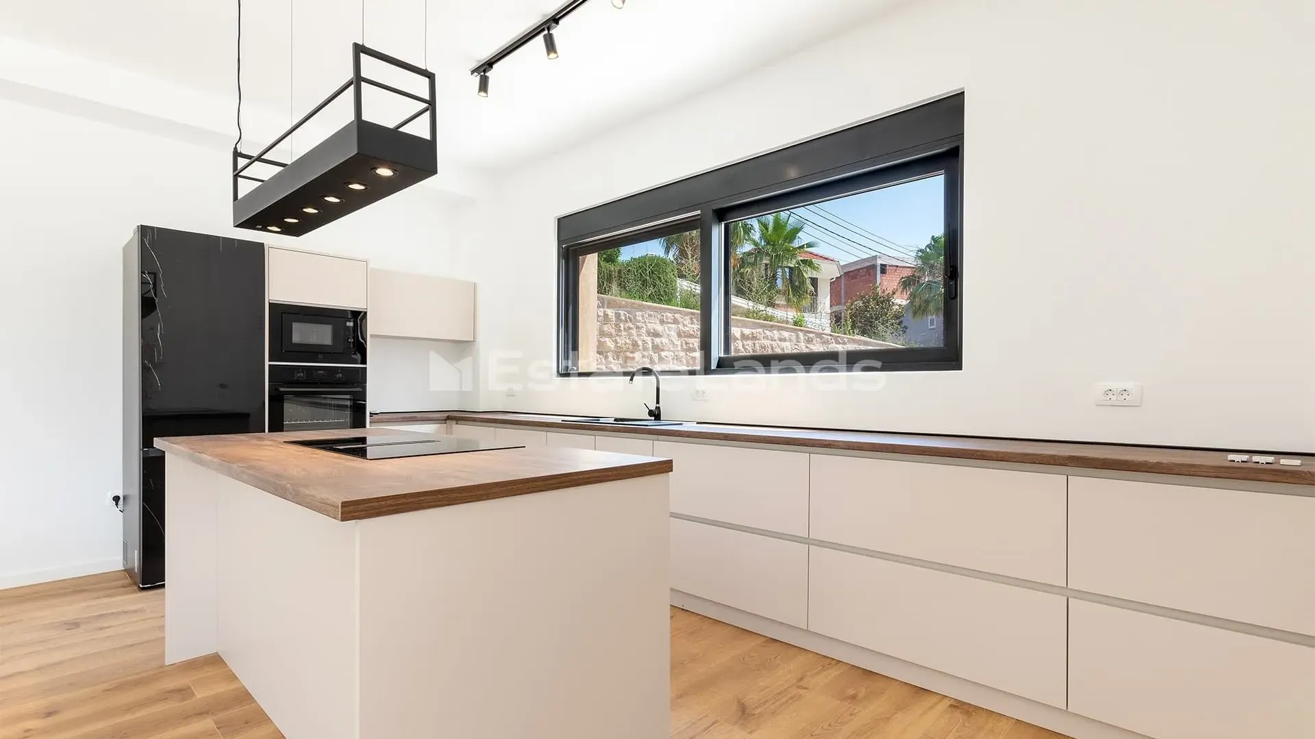 Rent, house, 183m², Kava, Tivat