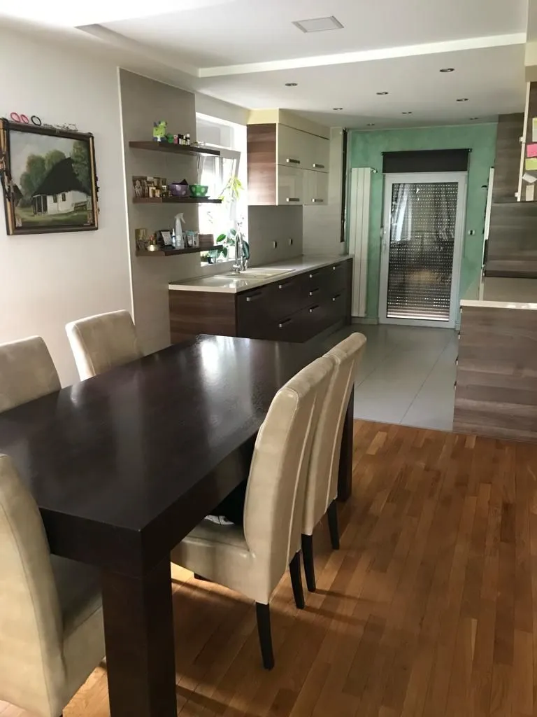Izdavanje, kuća, 300m², Zemun Sve Podlokacije, Beograd