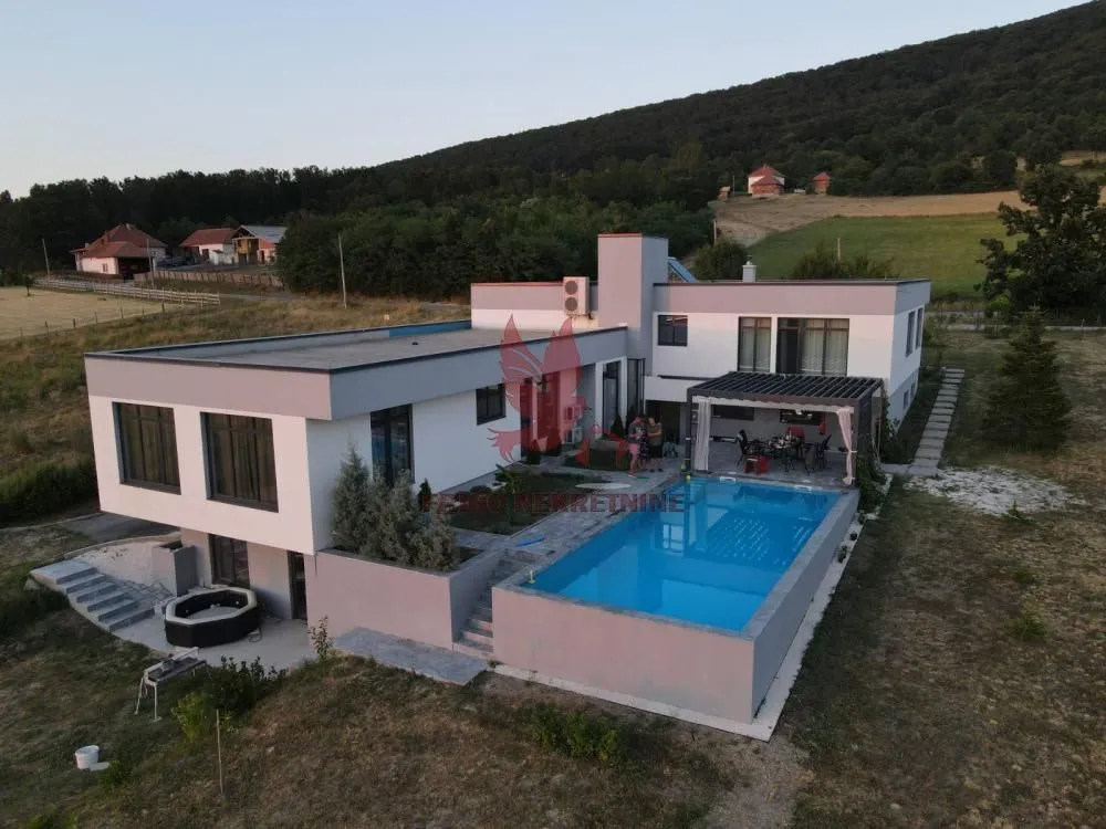 Prodaja, kuća, 580m², Kosmaj, Sopot