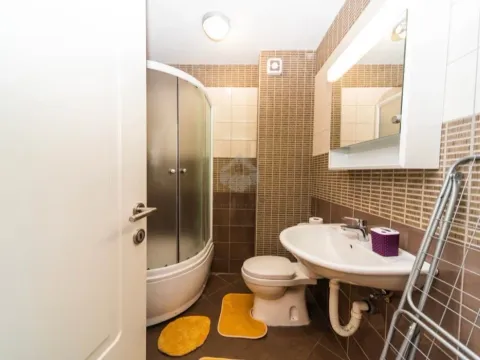 Izdavanje, jednosoban stan, 38m², Drac, Podgorica - image 6