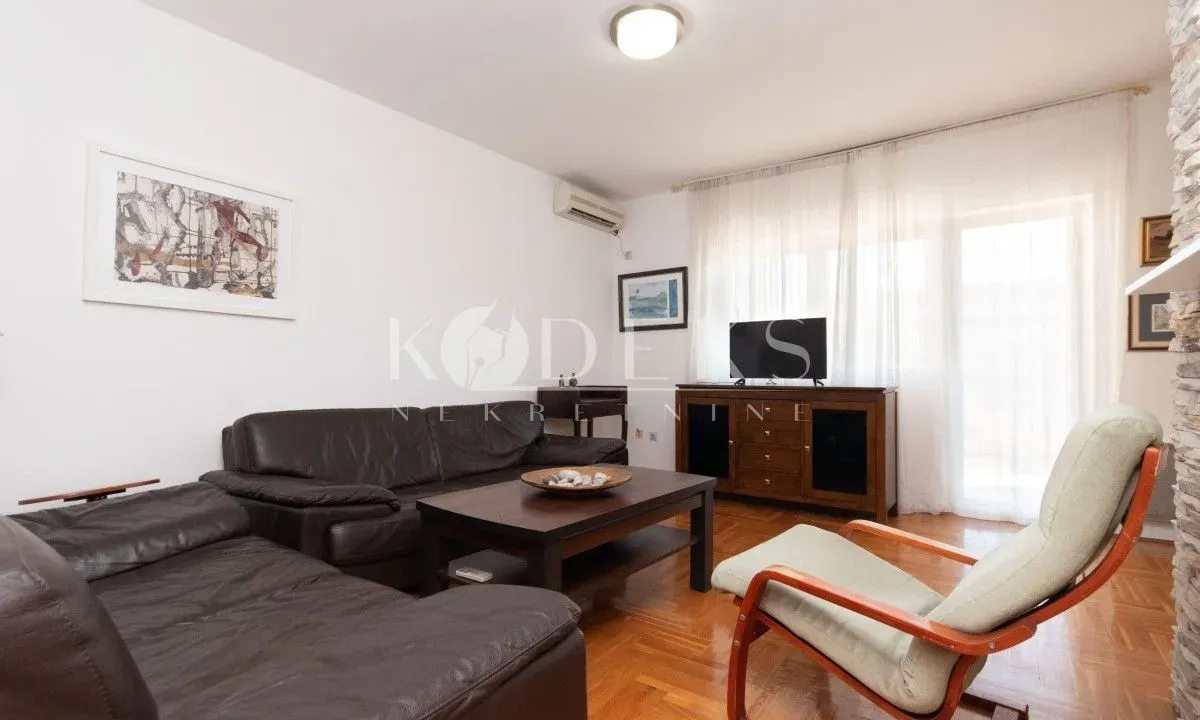 Izdavanje, dvosoban stan, 76m², Stari Aerodrom, Podgorica