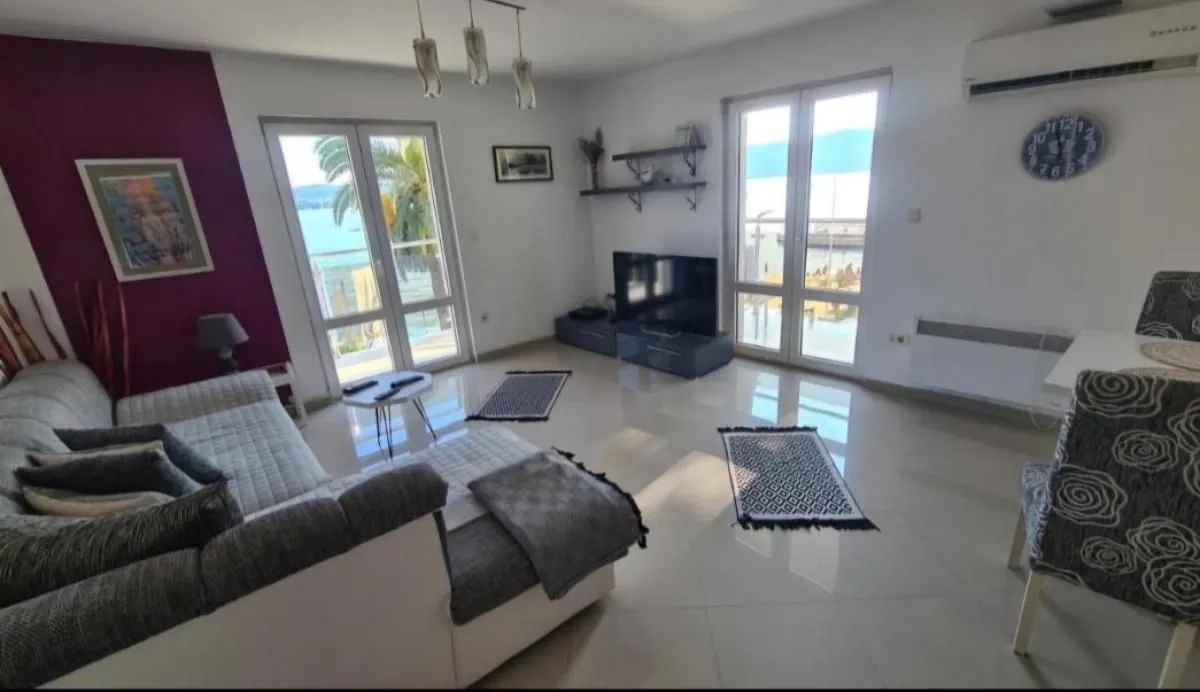 Rent, two bedroom apartment, 80m², Tivat, Crna Gora