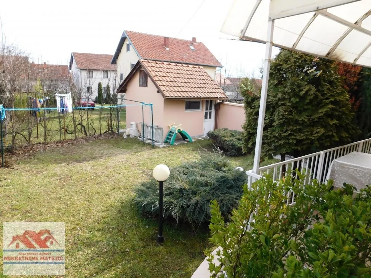 Prodaja, kuća, 300m², Kragujevac, Srbija