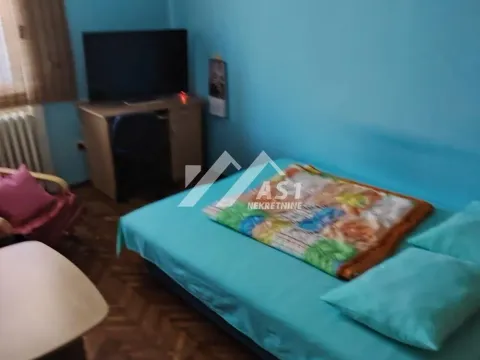 Izdavanje, četvorosoban stan, 94m², Stari grad, Novi Sad - image 4