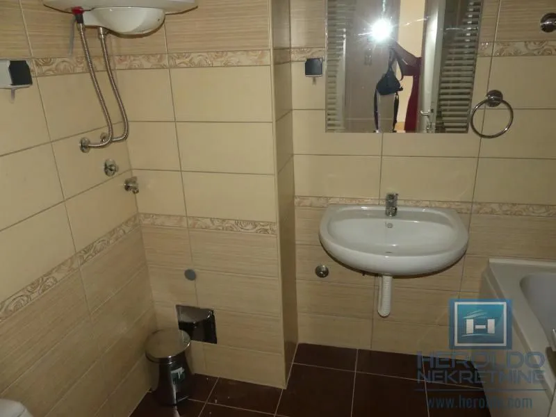 Prodaja, četvorosoban stan, 105m², Vašarište, Jagodina