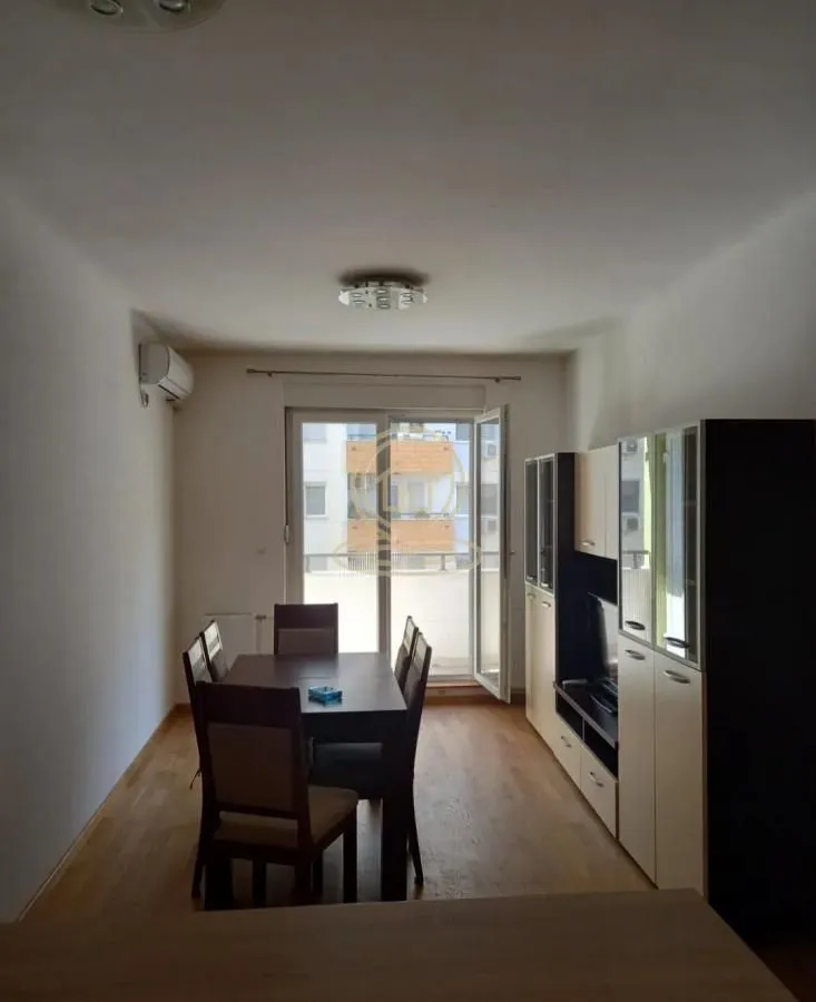 Prodaja, trosoban stan, 60m², Novi Sad, Srbija