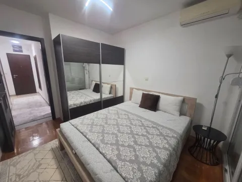 Izdavanje, dvosoban stan, 70m², Centar, Bar - image 8