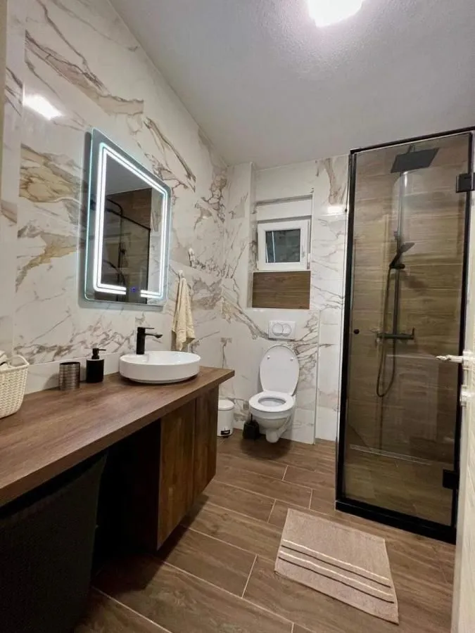 Rent, four bedroom apartment, 240m², Kotor, Crna Gora