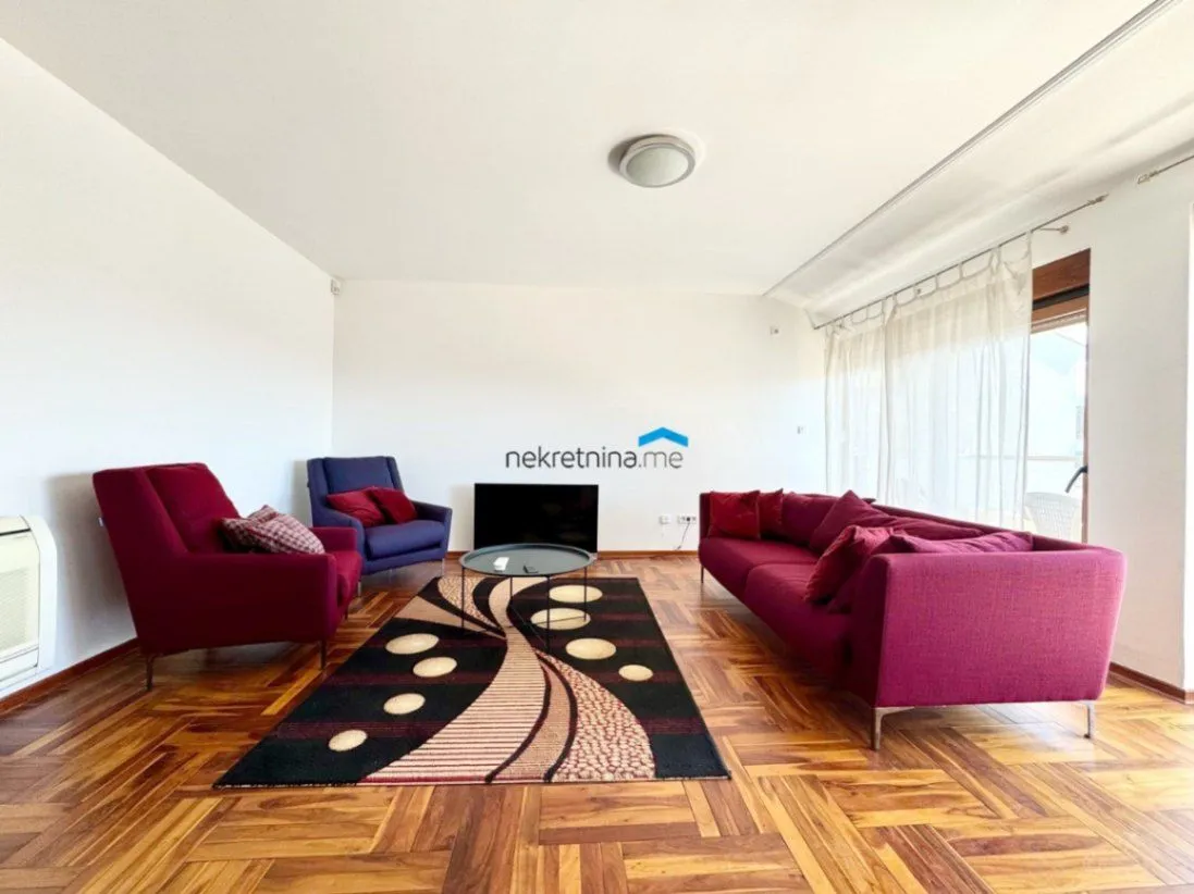 Izdavanje, četvorosoban stan, 178m², Gorica C, Podgorica