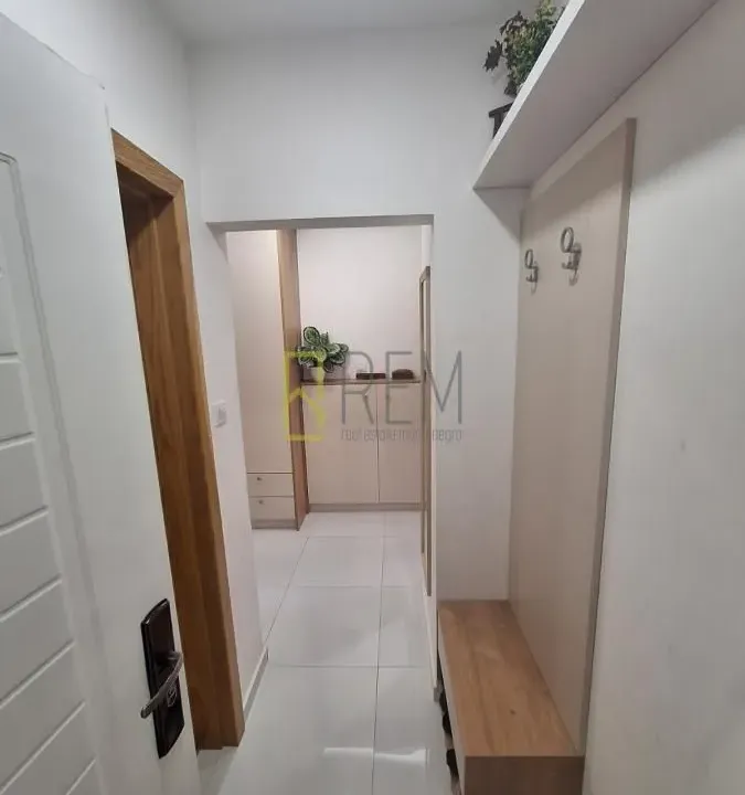 Izdavanje, trosoban stan, 89m², Podgorica, Crna Gora