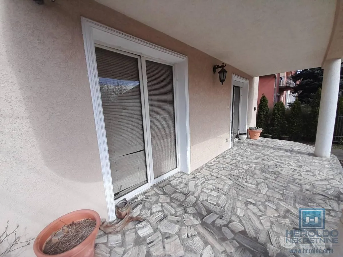 Sale, house, 180m², Centar, Ćuprija