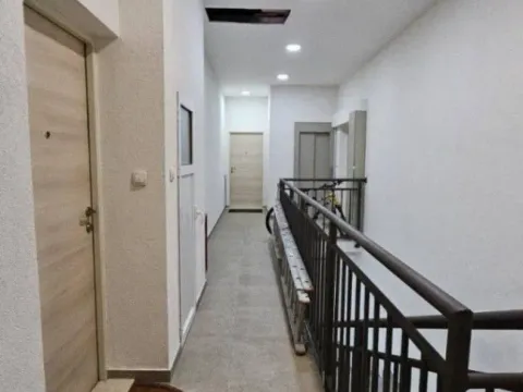 Izdavanje, jednosoban stan, 54m², Centar, Podgorica - image 9