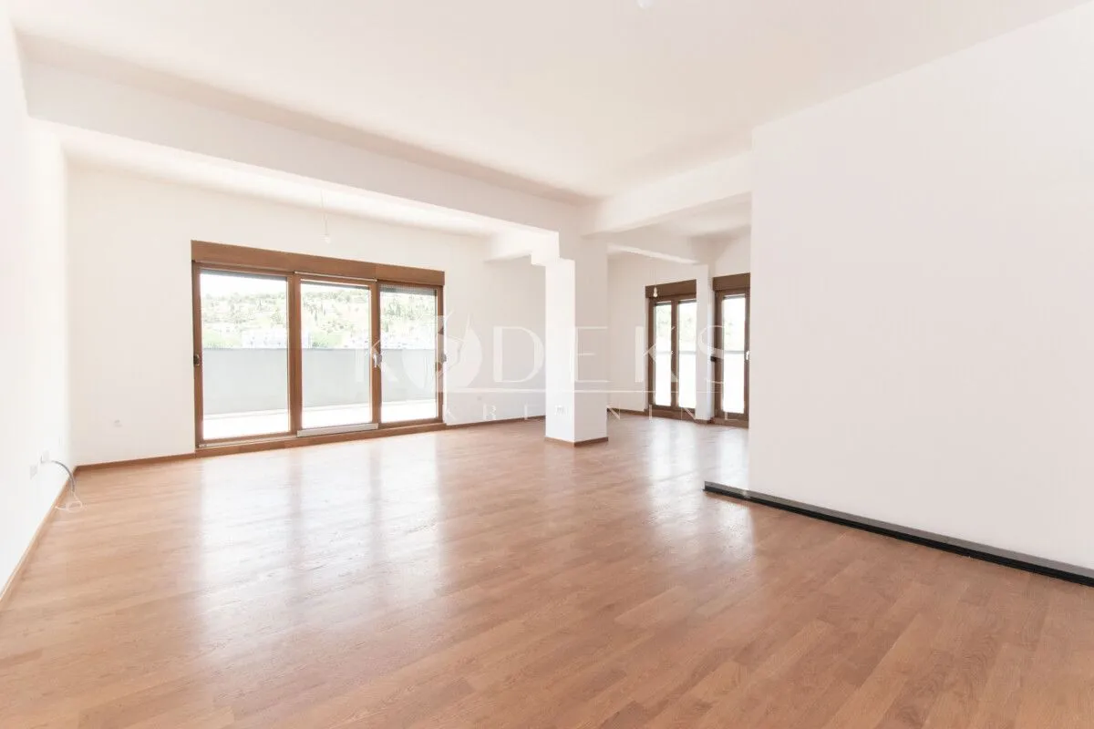 Sale, four bedroom apartment, 220m², Vezirov Most, Podgorica