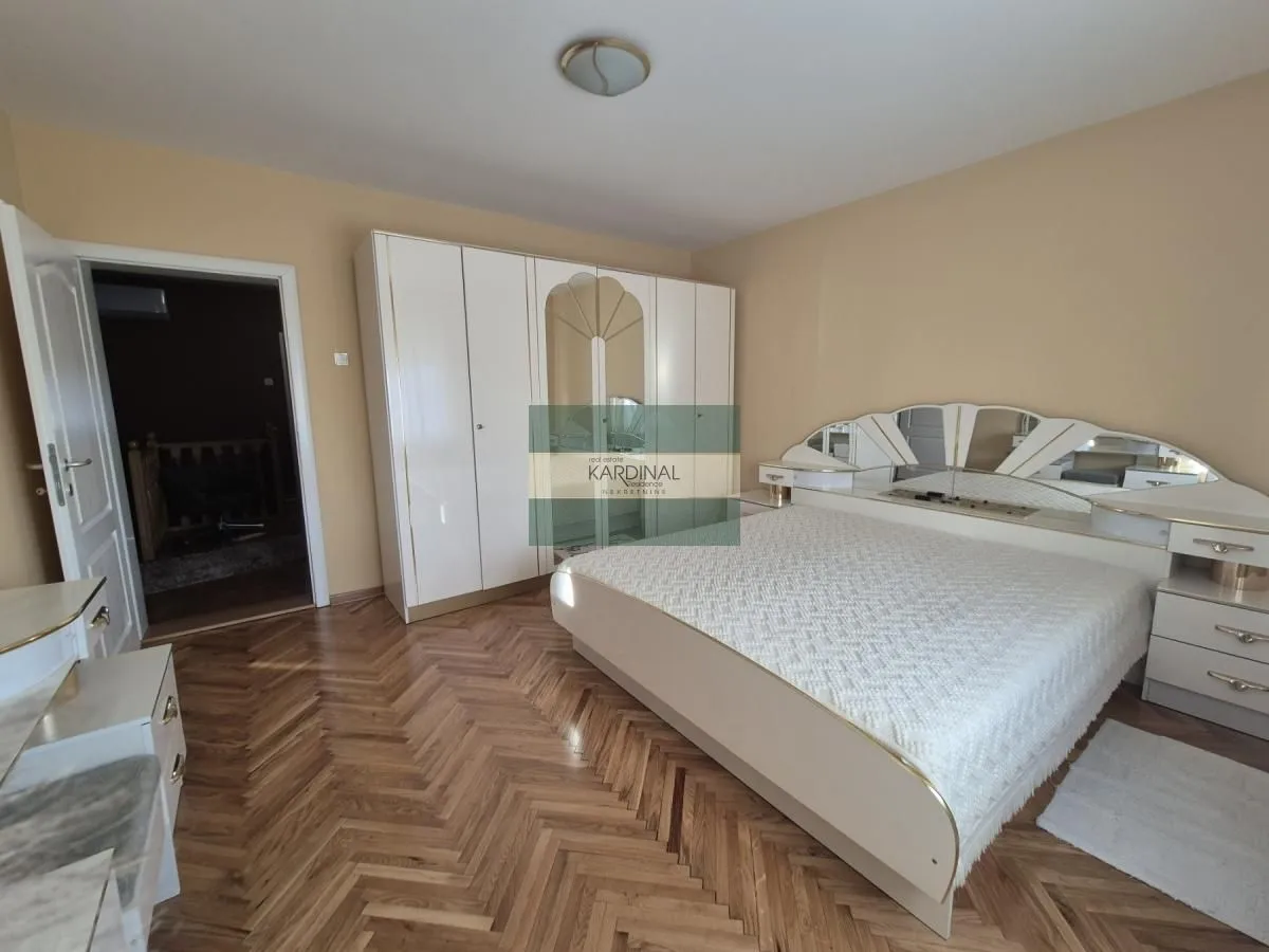 Prodaja, kuća, 379m², Trnava, Jagodina