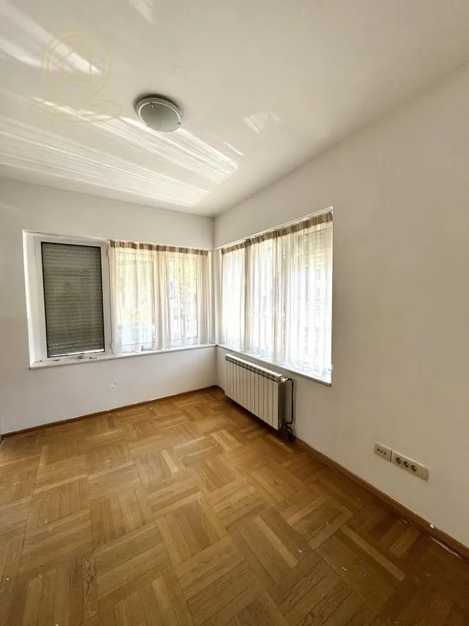 Izdavanje, četvorosoban stan, 110m², Voždovac Sve Podlokacije, Beograd