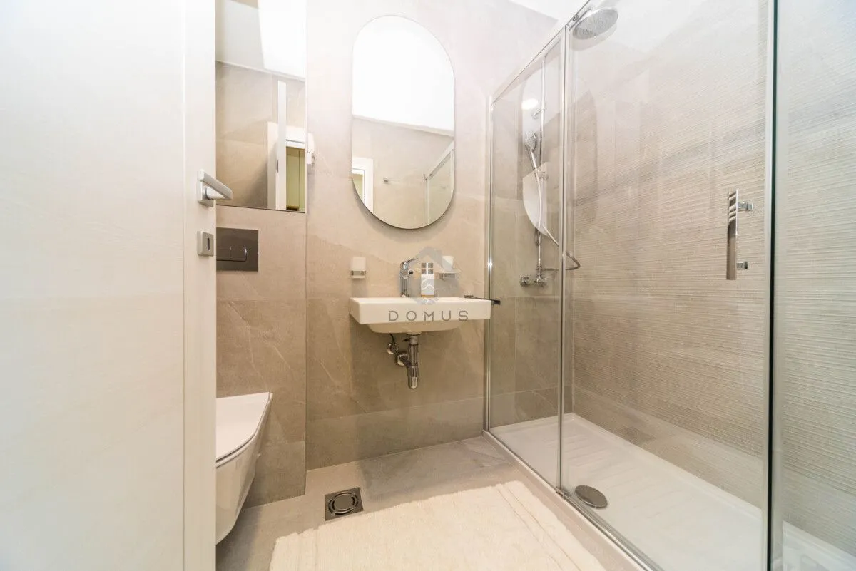 Izdavanje, jednosoban stan, 49m², Central Point, Podgorica