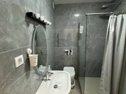 Rent, one bedroom apartment, 38m², Bulevar, Budva - image 3