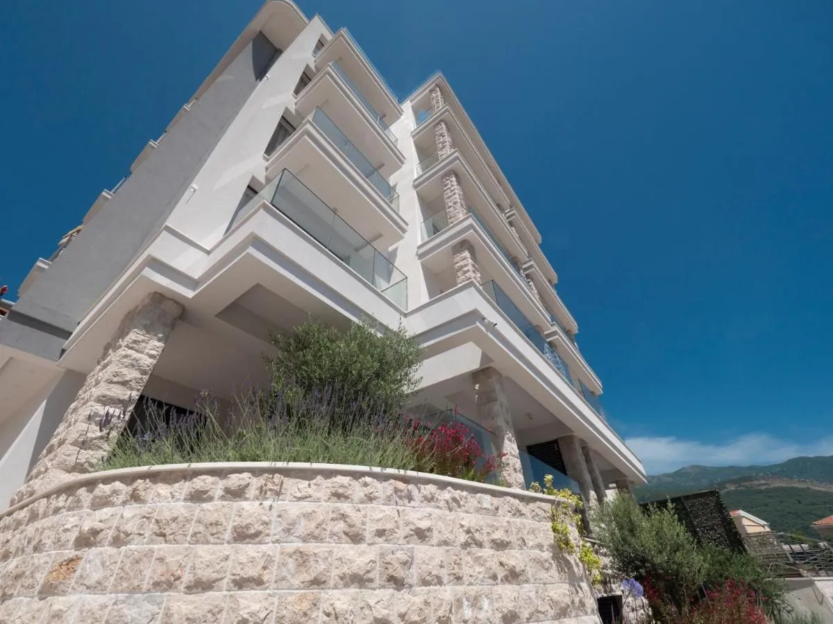 Sale, two bedroom apartment, 140m², Bečići, Budva