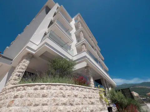 Sale, two bedroom apartment, 140m², Bečići, Budva - image 2