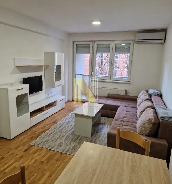 Izdavanje, jednosoban stan, 46m², Bulevar Oslobodjenja, Novi Sad Sve Podlokacije