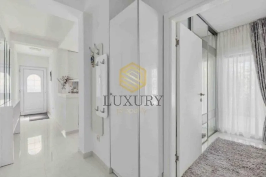 Izdavanje, jednosoban stan, 55m², Pod Kuk, Tivat