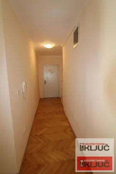 Izdavanje, trosoban stan, 75m², Centar, Novi Sad - image 11