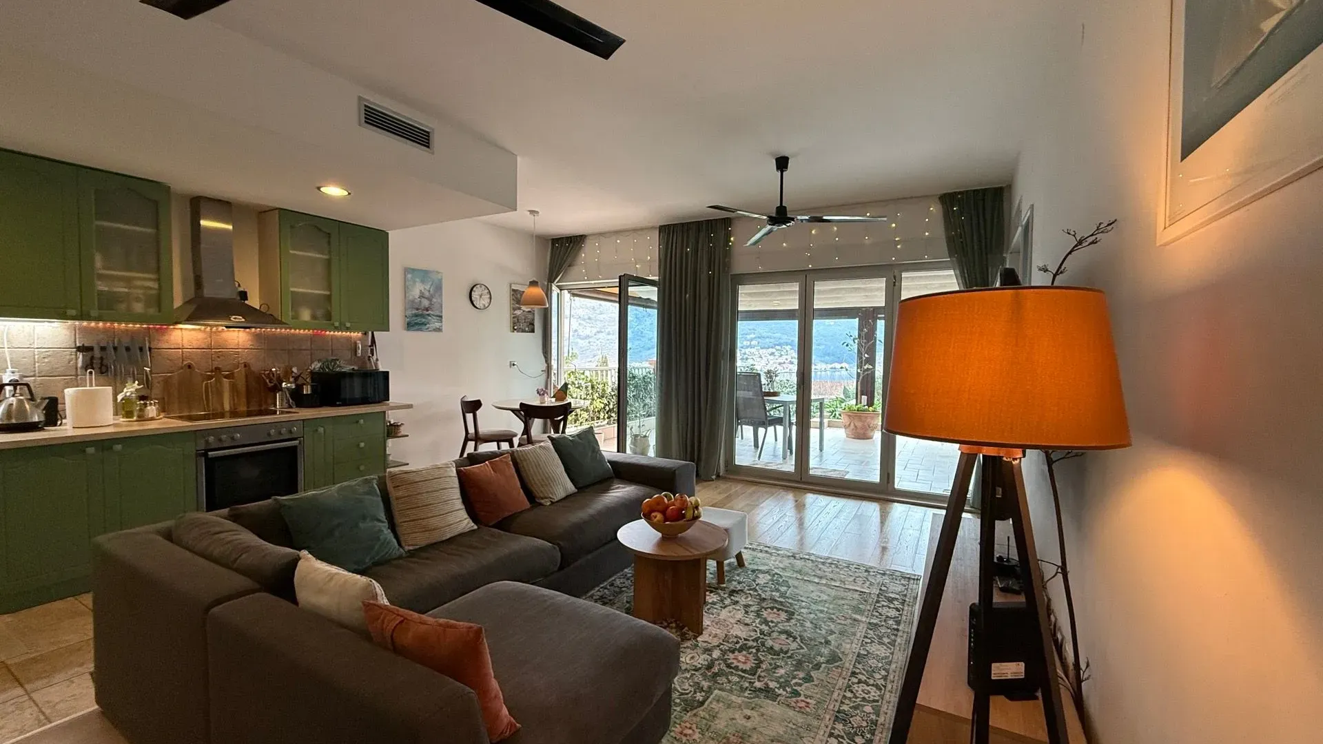 Prodaja, dvosoban stan, 74m², Dobrota, Kotor