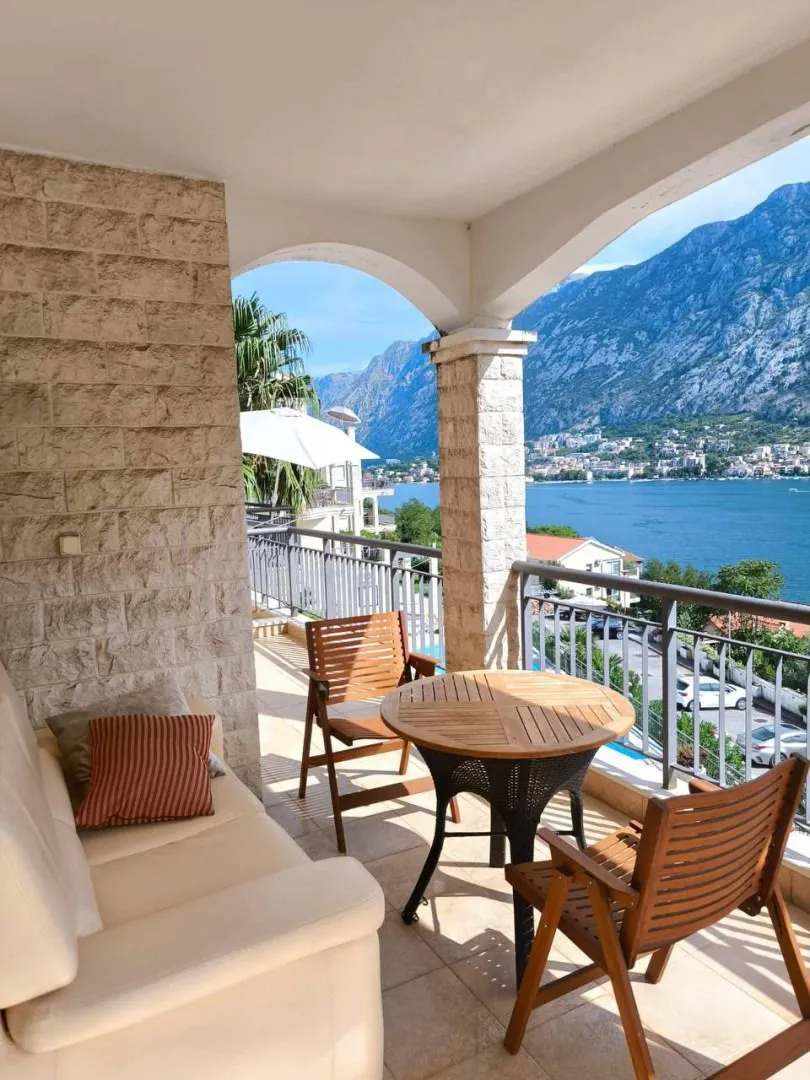 Prodaja, dvosoban stan, 76m², Muo, Kotor