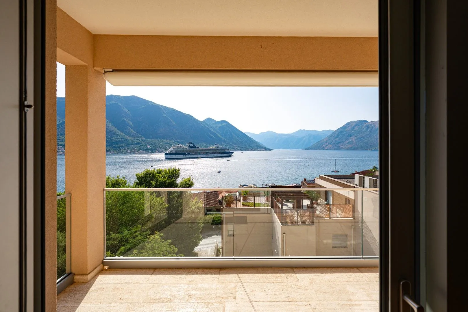 Prodaja, dvosoban stan, 168m², Dobrota, Kotor