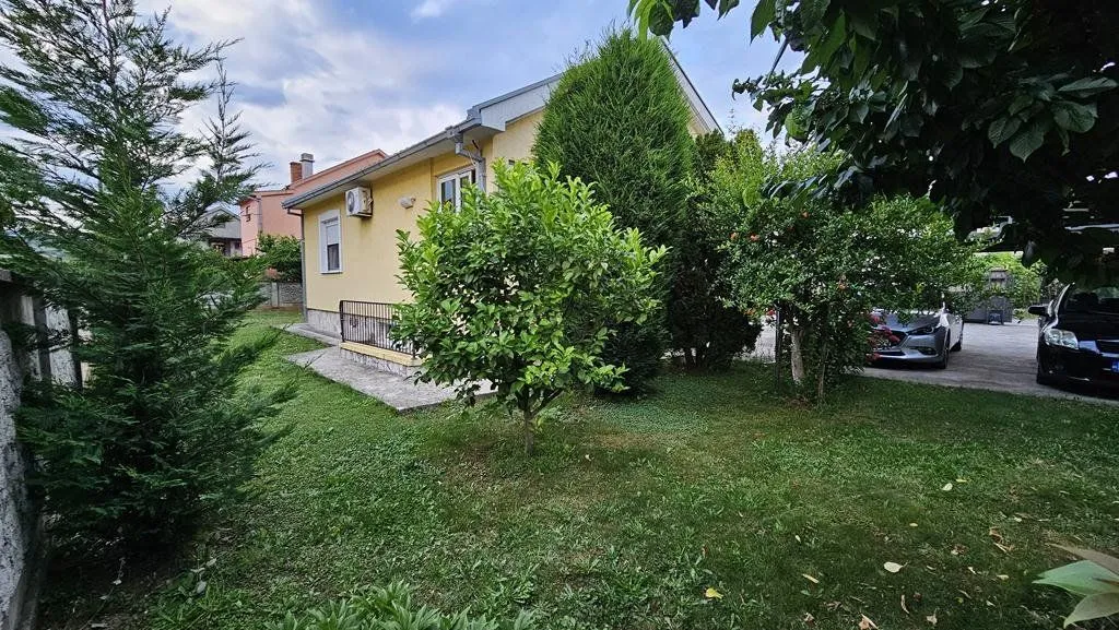 Sale, house, 80m², Tološi, Podgorica