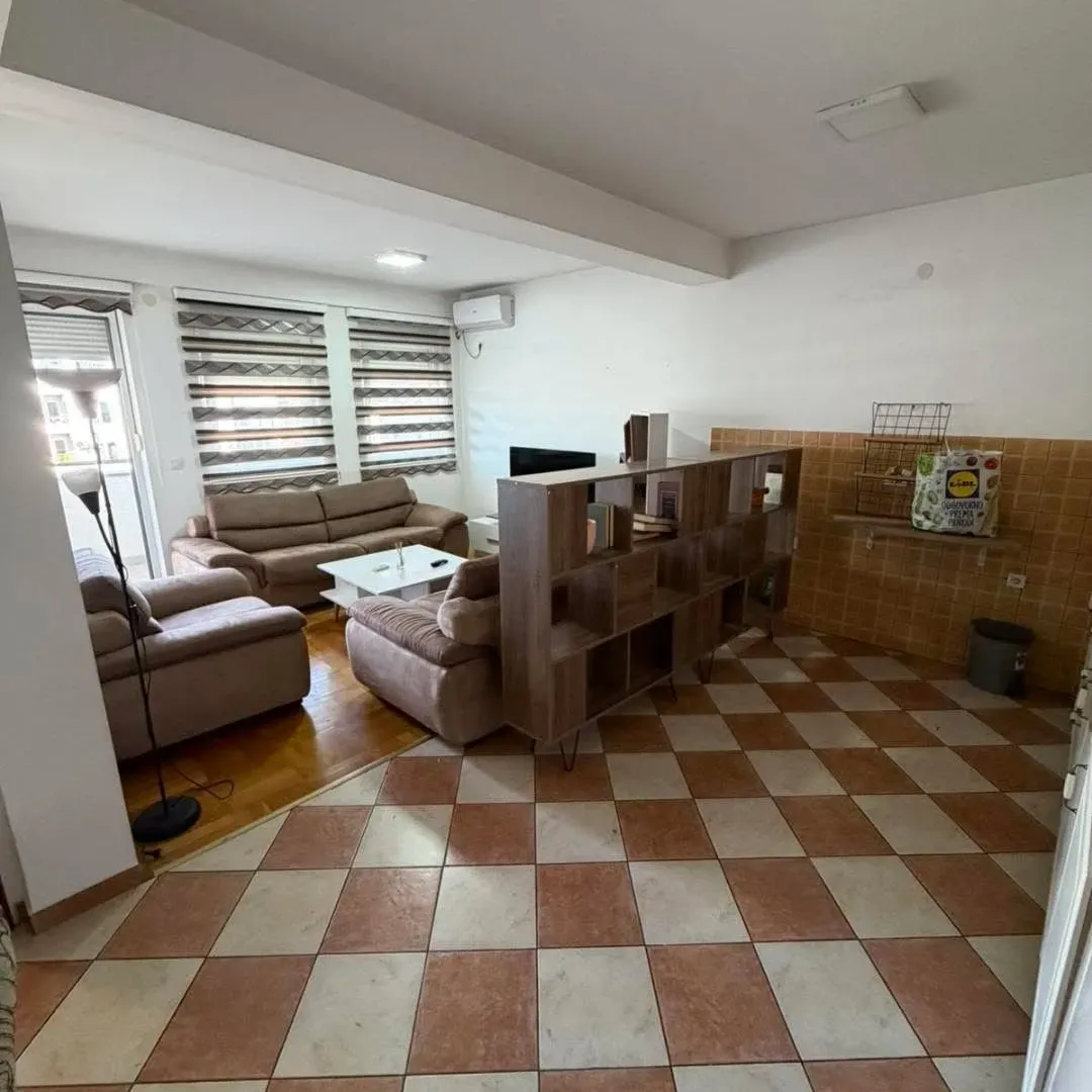 Izdavanje, dvosoban stan, 74m², Popovići, Bar