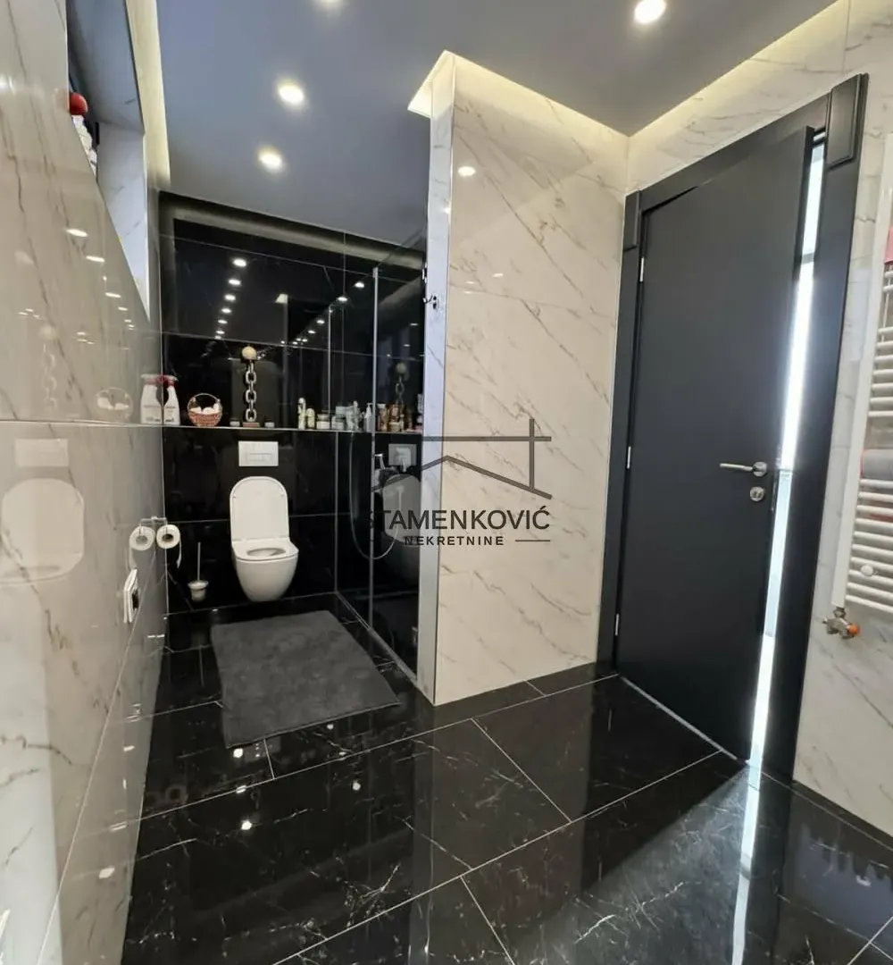 Prodaja, kuća, 230m², Tatarsko brdo, Petrovaradin
