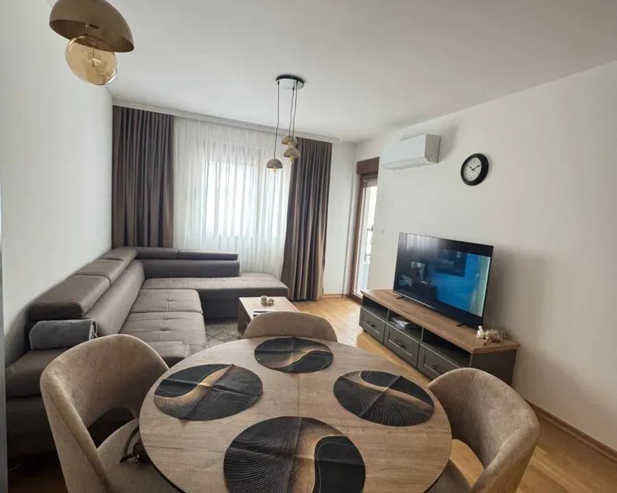 Izdavanje, jednosoban stan, 40m², Stari Aerodrom, Podgorica