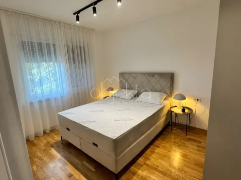 Rent, two bedroom apartment, 62m², Tivat, Crna Gora - image 6