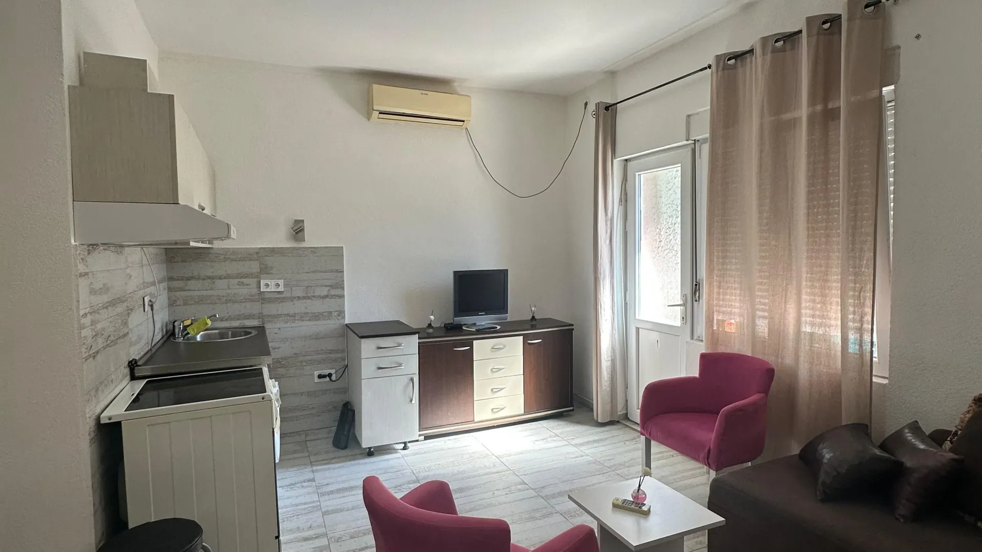Izdavanje, jednosoban stan, 45m², Centar, Tivat
