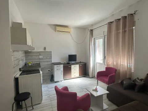 Izdavanje, jednosoban stan, 45m², Centar, Tivat - image 3