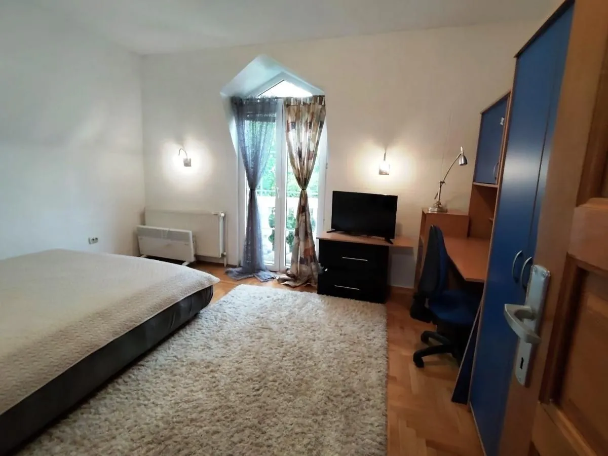Izdavanje, trosoban stan, 90m², Centar, Niš