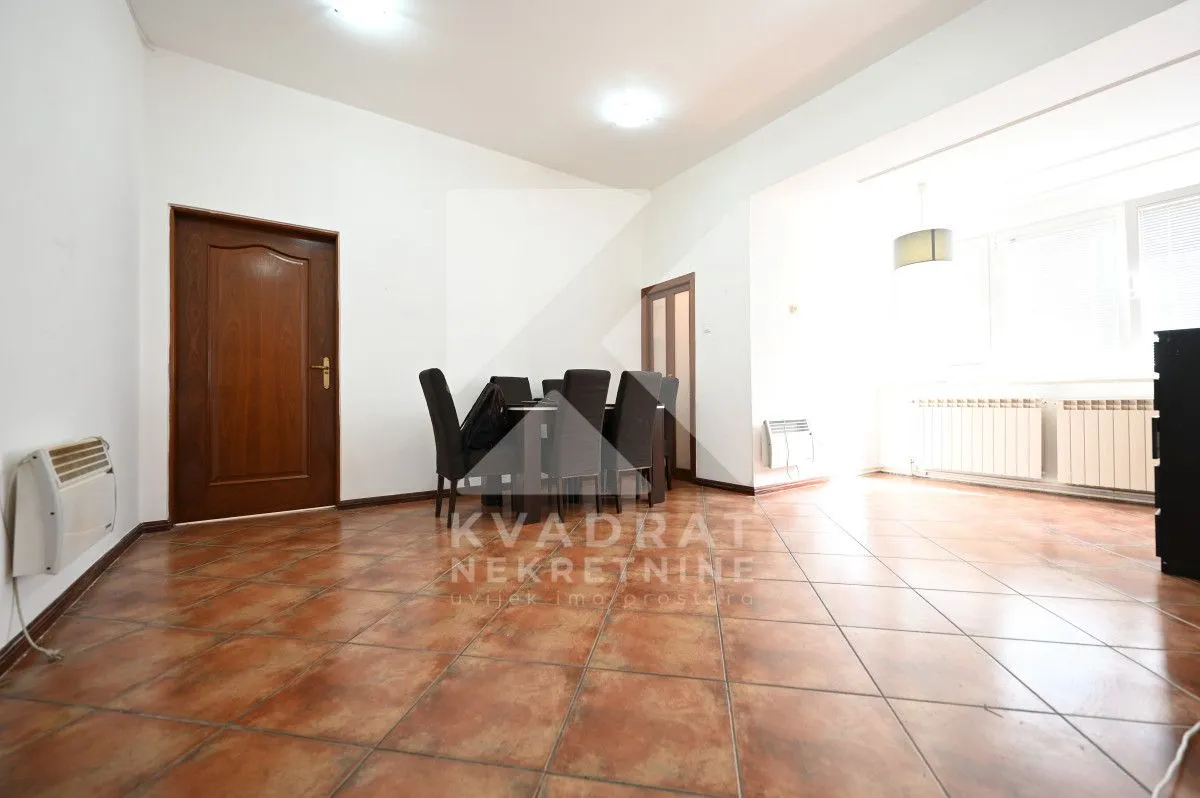 Izdavanje, dvosoban stan, 65m², Centar, Podgorica