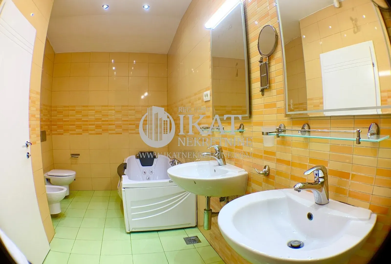 Sale, four bedroom apartment, 157m², Lion, Zvezdara Sve Podlokacije