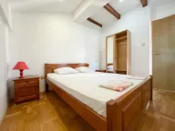 Izdavanje, trosoban stan, 120m2, Babin Do, Budva