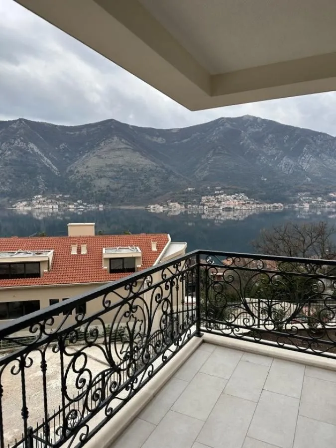 Rent, three bedroom apartment, 81m², Kotor, Crna Gora