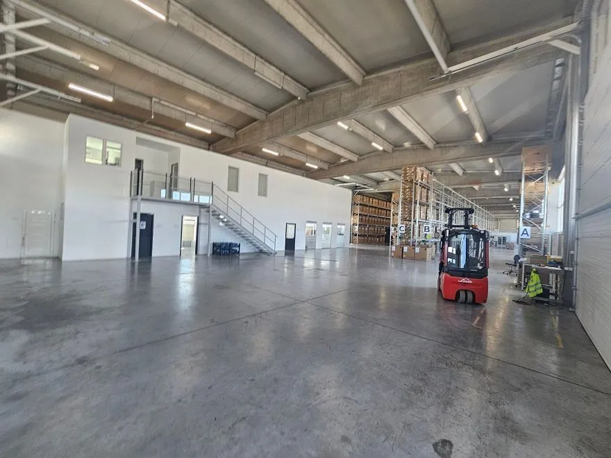 Rent, office space, 2150m², Krnješevci, Stara Pazova