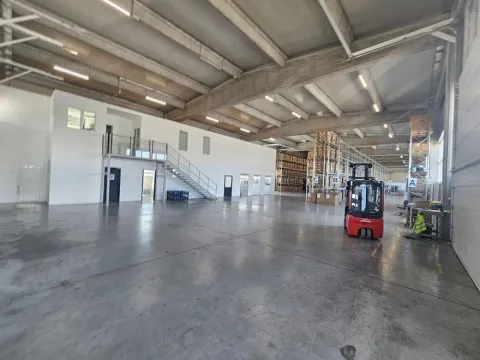 Rent, office space, 2150m², Krnješevci, Stara Pazova - image 2