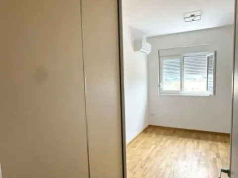 Rent, two bedroom apartment, 70m², Stari Aerodrom, Podgorica - image 5